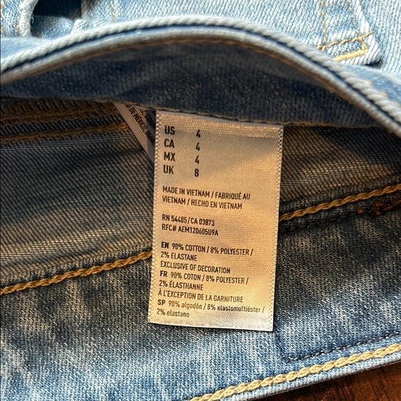 American Eagle Super Stretch Light Wash Denim Shorts, size 4 - Picture 3 of 4